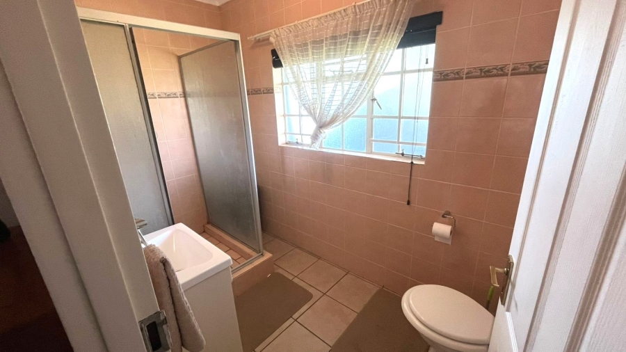 5 Bedroom Property for Sale in Oranjeville Free State